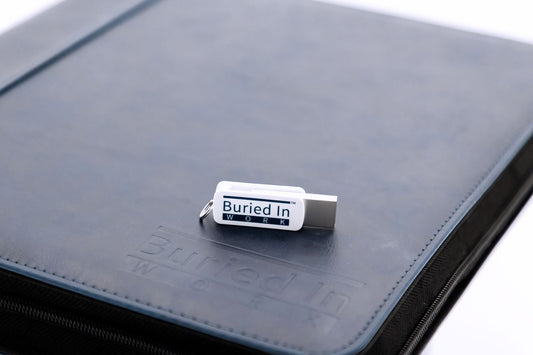 Blank 32GB USB drive with USB-C and USB-A connectors